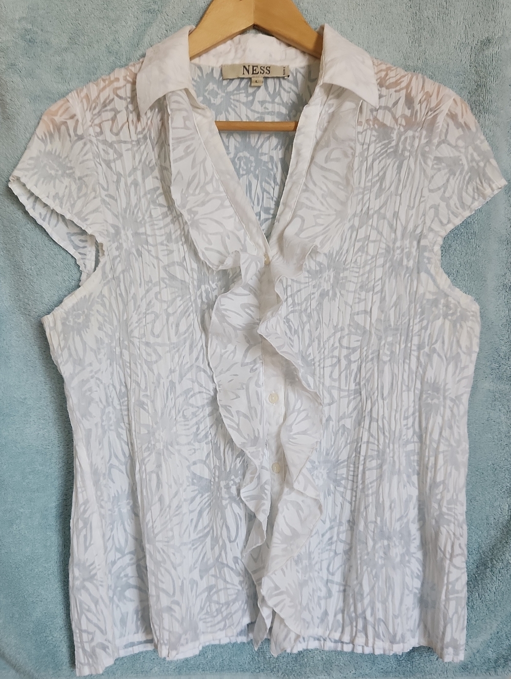 Beautiful White Flower Dressy Blouse 🌸